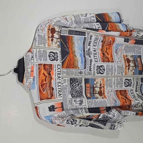 {No Boundaries} Men's Print Button Up Shirt with Short Sleeves - Picture 7 of 16